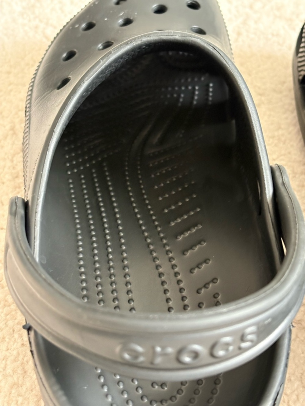 CROCS Classic Clog in Black excellent condition - Picture 8 of 9